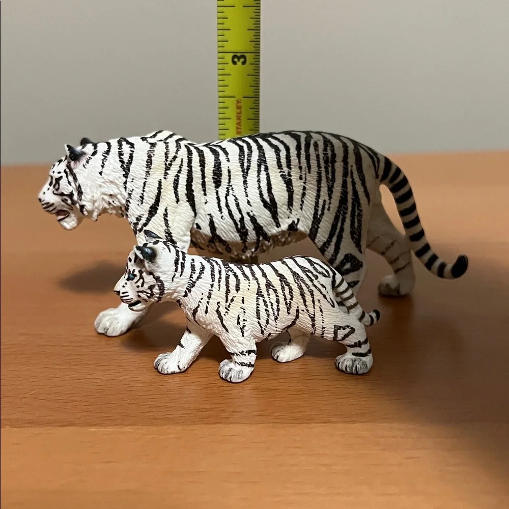 White tiger Adult and Cub
